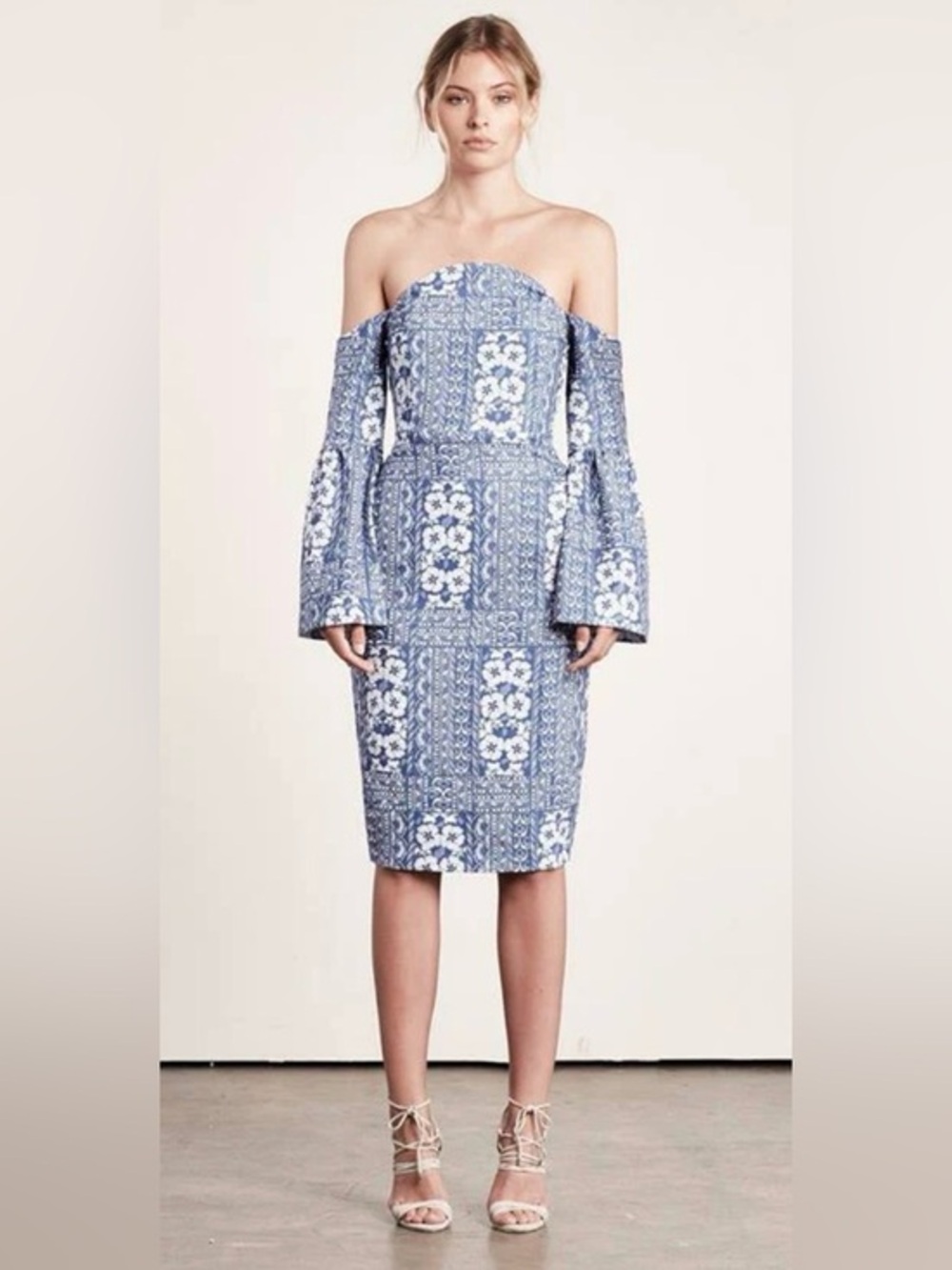 Elliatt Off‑Shoulder Printed Bodycon Dress NWT Blue White Cocktail Event XS